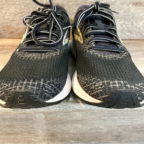 Brooks Running Shoes Revel 3 Black BioMoGo DNA Lace-up Woman like New - Picture 4 of 11